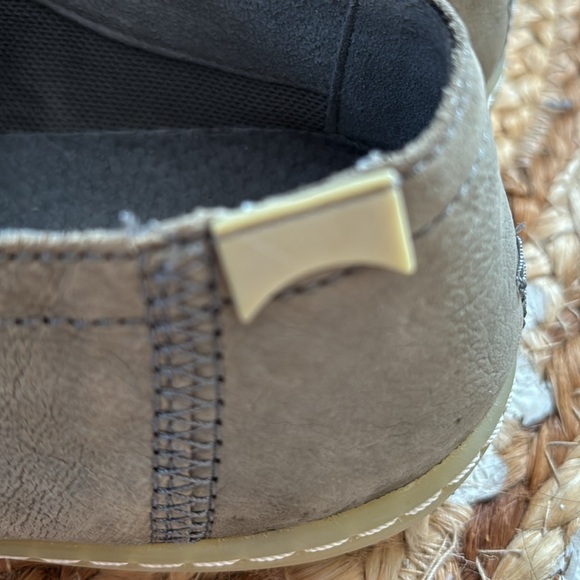 *Like new* soft grey leather Camper Peu shoes with yellow elastic laces size 37 - Picture 2 of 6